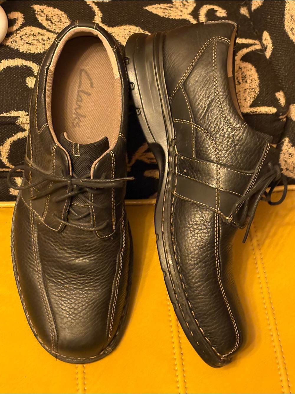 Clarks Black Leather Lace-Up Men's Oxfords with Contrast Stitching